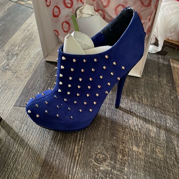 Women’s shoes - Picture 1 of 4